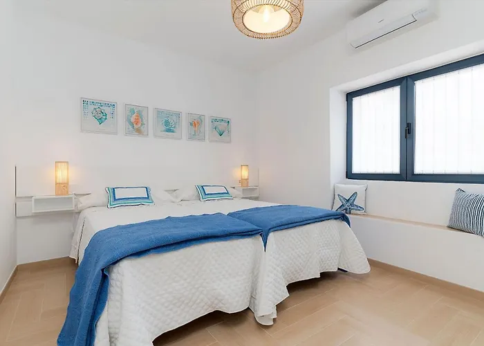 Vista Al Muelle By Hh