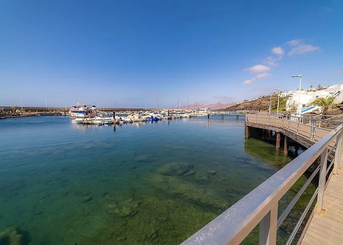 Vista Al Muelle By Hh Daire