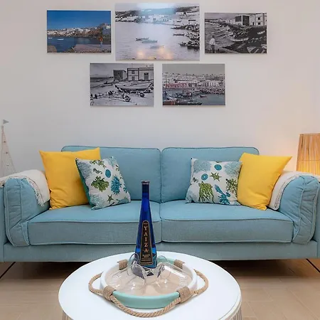 Vista Al Muelle By Hh *