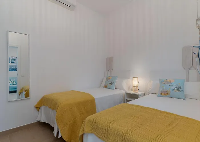 Vista Al Muelle By Hh